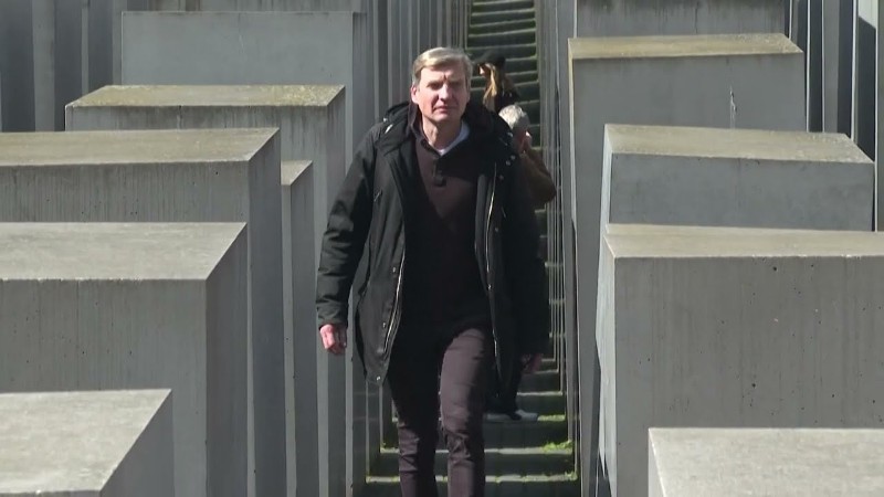20 Jahre Holocaust-Mahnmal in Berlin, Video Screenshot, tags: berlin sich - Youtube